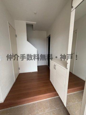 【玄関】 | 神戸市西区春日台2丁目　新築戸建　仲介手数料無料！ | ゆったりとした玄関です