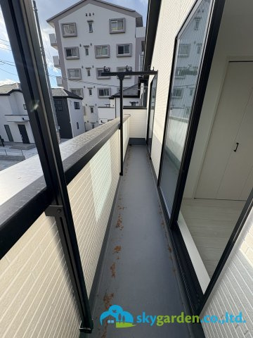 平塚市岡崎10期　新築戸建　全30棟5号棟のバルコニー