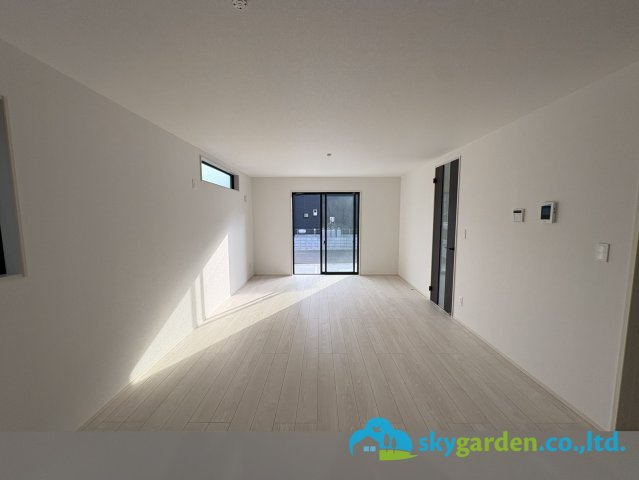 平塚市岡崎10期　新築戸建　全30棟5号棟の居間・リビング