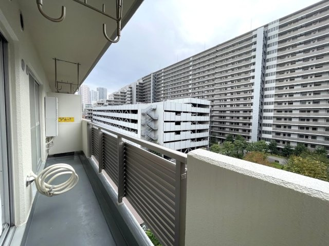 エンゼルハイム豊洲のバルコニー|南西向きのバルコニーは陽当り良好で、たっぷりのお洗濯物もよく乾きます！