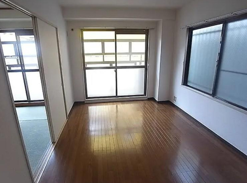 【西宮市宮前町】　ロータリービルド西宮の洋室