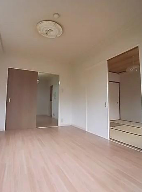 【西宮市宮前町】　ロータリービルド西宮の洋室