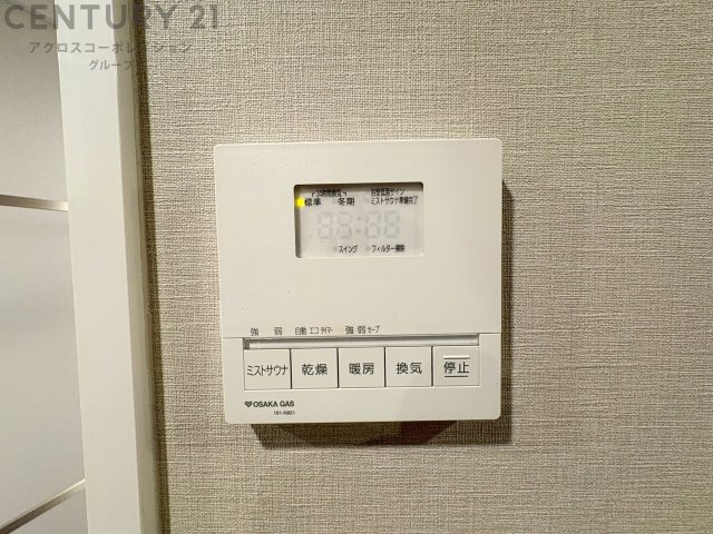 暖房機能があるため、冬場でも温かい浴室で入浴でき、乾燥機能があるため、水気を素早く取り除けます。また、換気機能があるため、湿気を素早く排出してカビや雑菌の発生を防ぐことができます。
