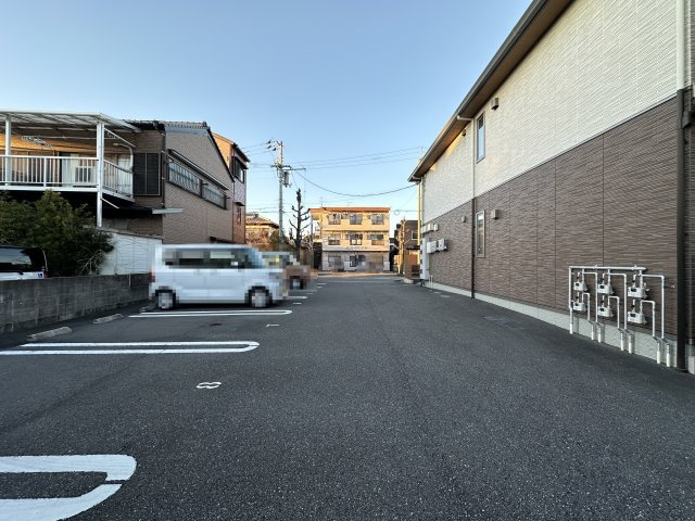シャーメゾン カープの駐車場