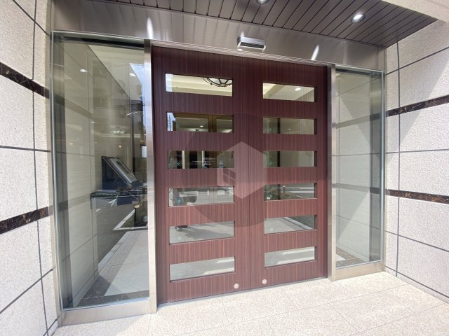 Luxe布施北3のエントランス