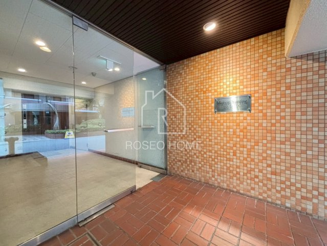 メゾンサンライズのエントランス