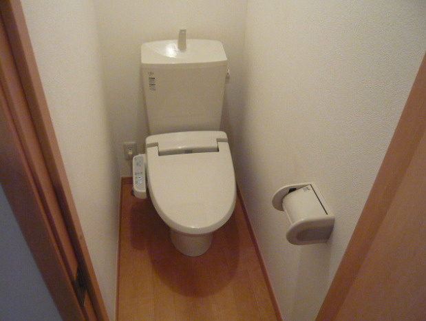 イースト深沢　南向き　3方角住戸　ペット相談のトイレ