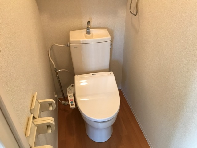 グリーンラティール【10,000円キャッシュバック対象物件】のトイレ|落ち着いた色調のトイレです