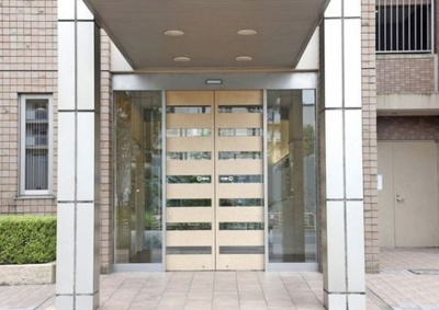 【エントランス】 | ブリリアントヨス | ゆとりのあるエントランスです