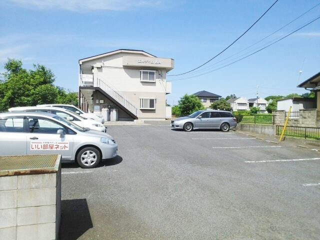 エルディム西Ａの駐車場