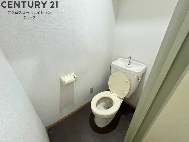 掃除のしやすいシンプルなトイレです！