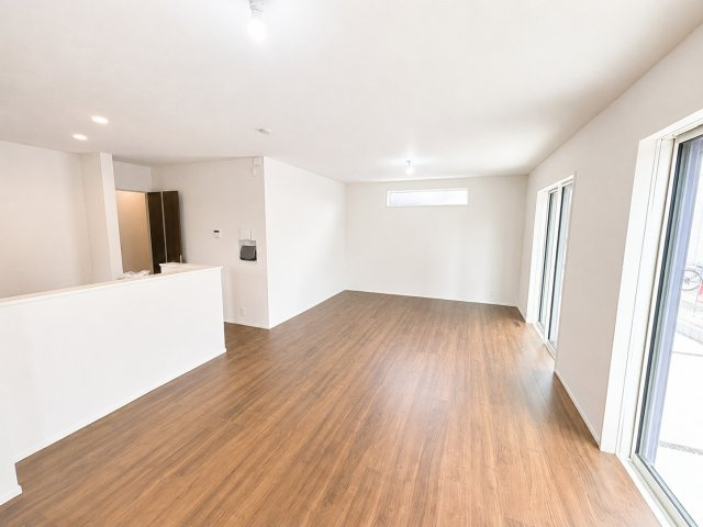静岡市清水区蜂ヶ谷南町の新築一戸建の居間・リビング