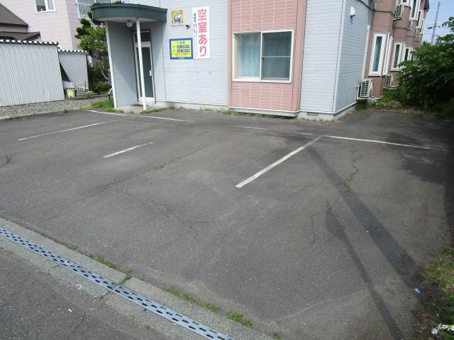 華ハイツの駐車場