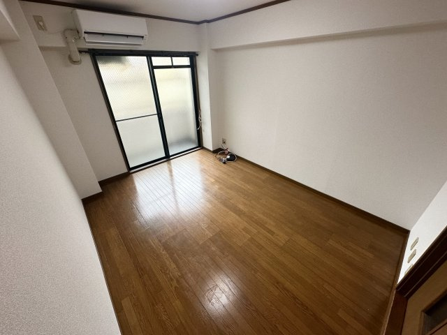 南向き！エアコン付きで初期費用を抑えれます！