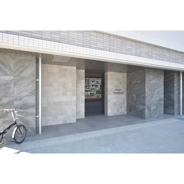 ファーストフィオーレ長田グランディールのエントランス