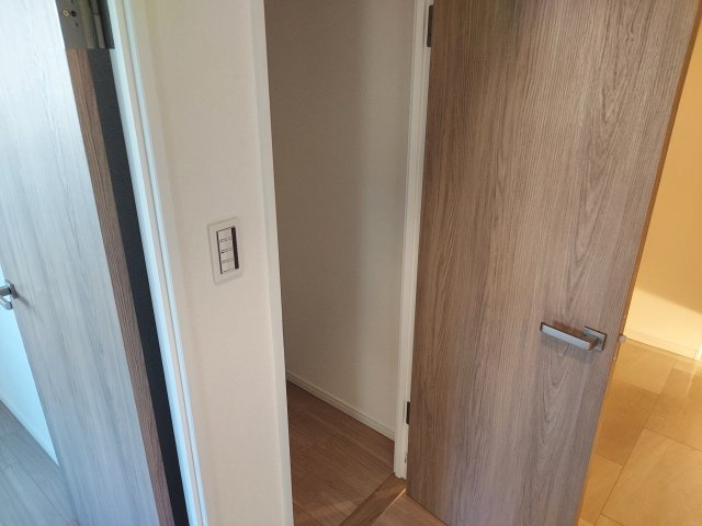 パークスクエア宝塚フォレストタワーの収納|玄関横収納