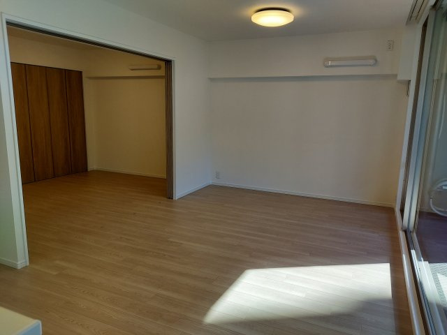 パークスクエア宝塚フォレストタワーの居間・リビング