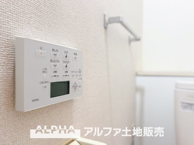 ホームタウン貝取2のトイレ|【Warm water flush toilet】
◆温水洗浄便座付きトイレ◆お掃除も楽々。快適に過ごすためには今や欠かせない設備の一つです。壁掛けリモコンで使いやすくいつでも清潔に保てます。