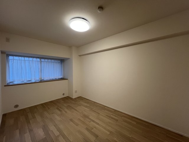 全室６帖超で広さも心も余裕のある暮らし【コスモ横浜常盤台公園】の洋室|使い勝手のいい洋室です