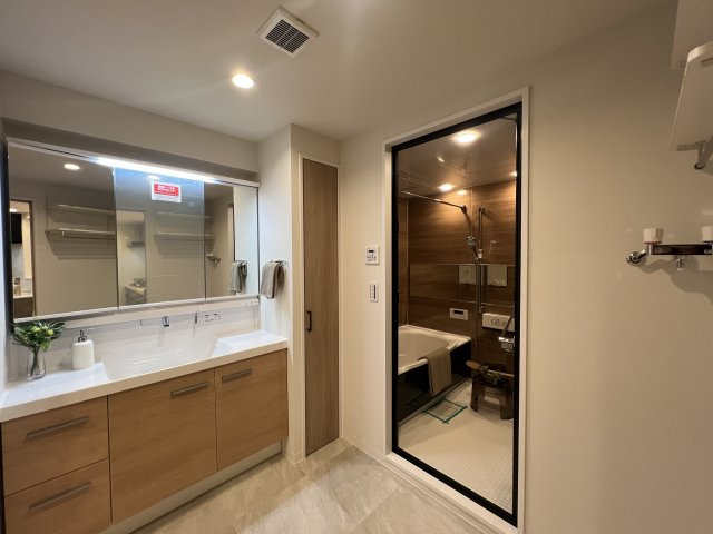 全室６帖超で広さも心も余裕のある暮らし【コスモ横浜常盤台公園】の洗面所|使いやすい洗面所です