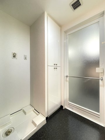 プレサンス京都一乗寺の脱衣所|リネン庫があります