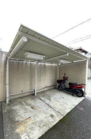 プレサンス京都一乗寺の駐輪場|共用部　バイク置き場