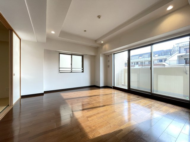 プレサンス京都一乗寺の居間・リビング|12.2帖