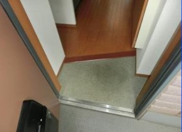 ハイネスコートの玄関