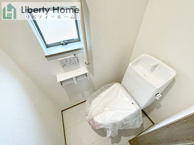 小美玉市栗又四ヶ　新築戸建のトイレ