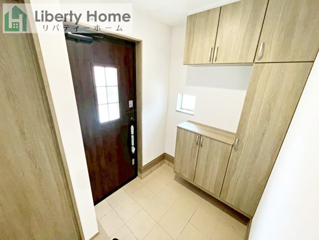 小美玉市栗又四ヶ　新築戸建の玄関