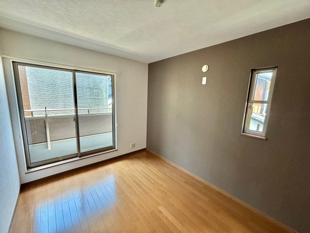 マハロ継の洋室