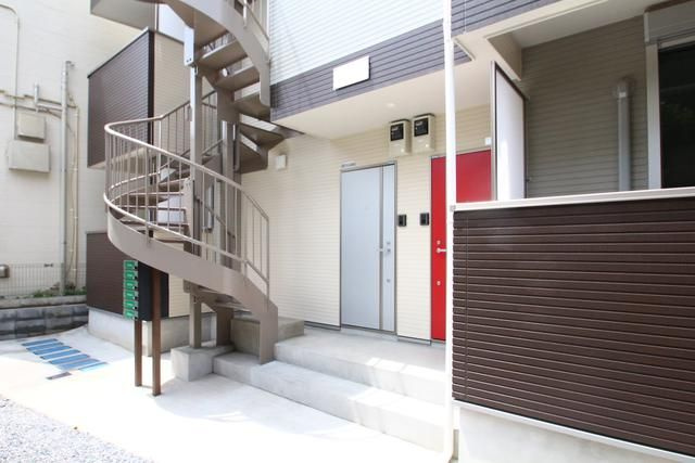 コルティーレ十条のエントランス