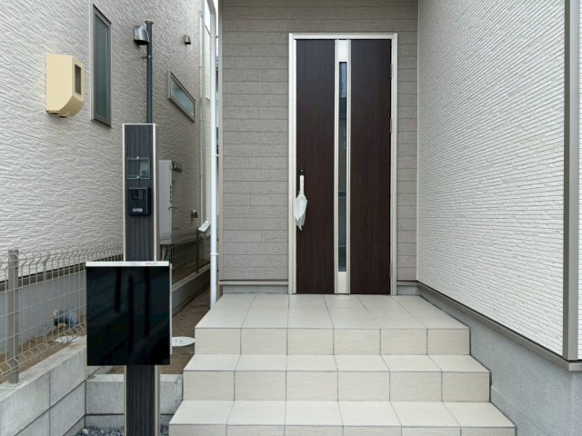 ハートフルタウン　岐阜市近島　全２区画分譲の玄関|玄関ドアの鍵はディンプルキーと内側はサムターンキーになっており防犯性の高い仕様になっています。
