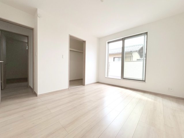 ハートフルタウン　岐阜市近島　全２区画分譲の寝室|すべての居室にはたっぷり収納できる大型クローゼットを設置しています。
