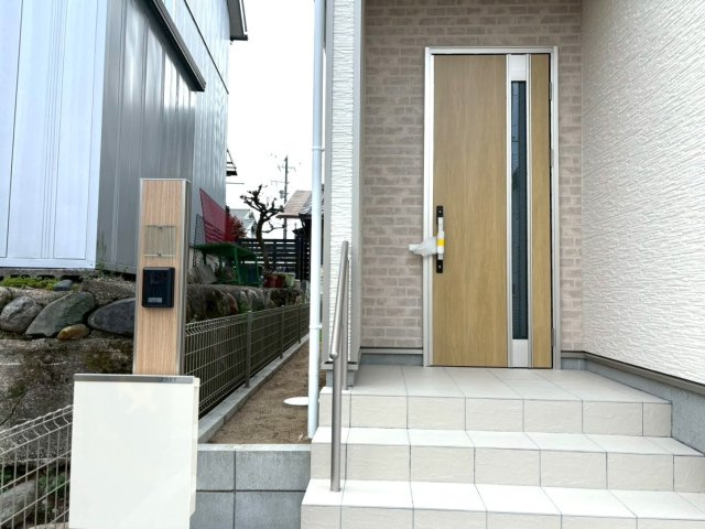 ハートフルタウン　岐阜市近島　全２区画分譲の玄関|玄関ドアの鍵はディンプルキーと内側はサムターンキーになっており防犯性の高い仕様になっています。