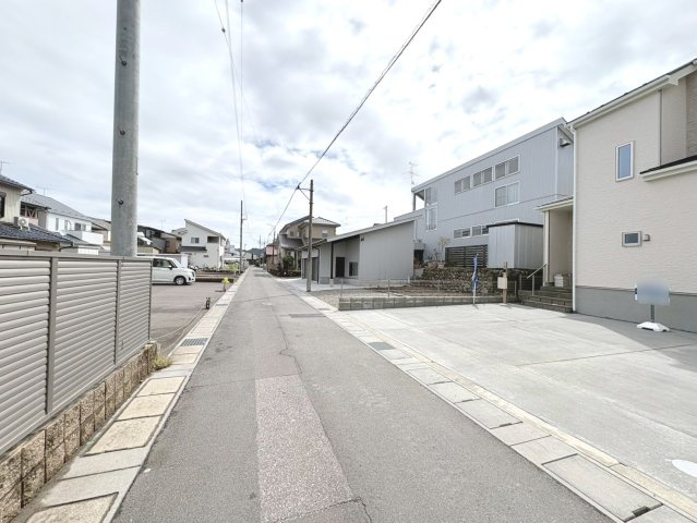 ハートフルタウン　岐阜市近島　全２区画分譲の前面道路含む現地写真|■前面道路　■ヤマダ不動産　株式会社リライフ　
■夢のマイホーム購入をフルサポートします！