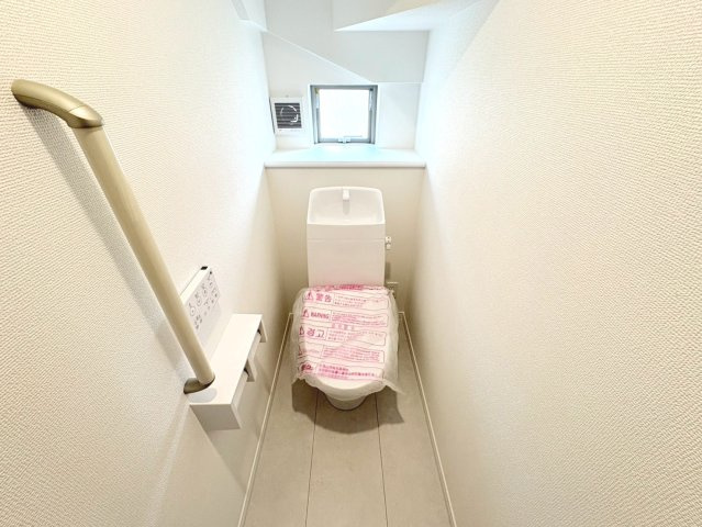 ハートフルタウン　岐阜市近島　全２区画分譲のトイレ|超表面平滑加工とイオンパワーの「セフィオンテクト」加工で、汚れが付きにくく落ちやすい仕様です。