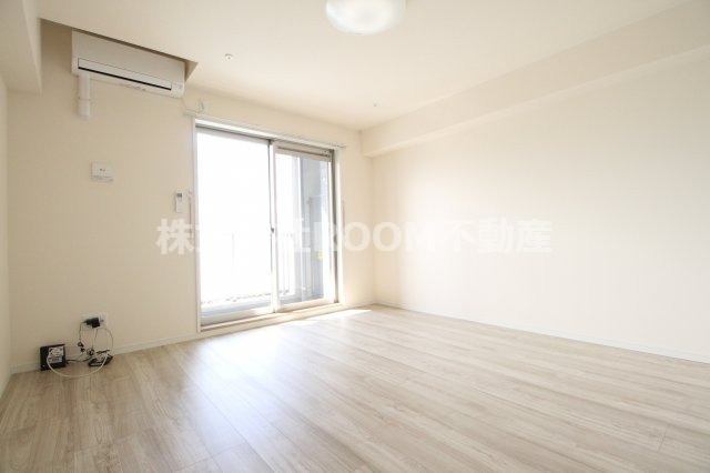 フリューゲル年見の居間・リビング|こちらの居間で趣味の時間をお楽しみください