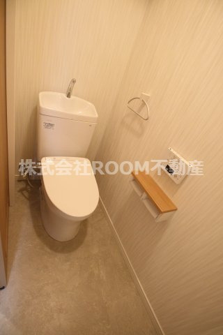 フリューゲル年見のトイレ|落ち着いた色調のトイレです