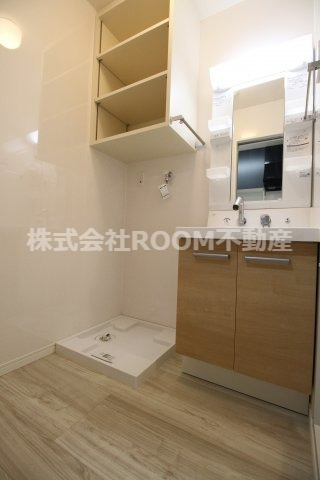 フリューゲル年見の洗面所|ゆったりとスペースのある洗面所