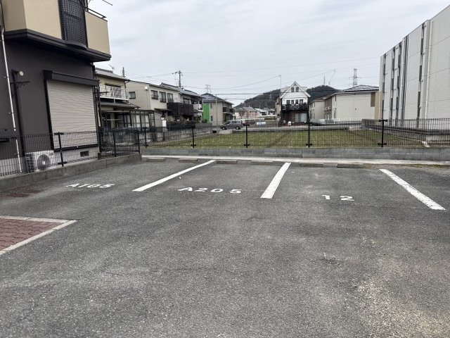 アネックス御立A棟の駐車場