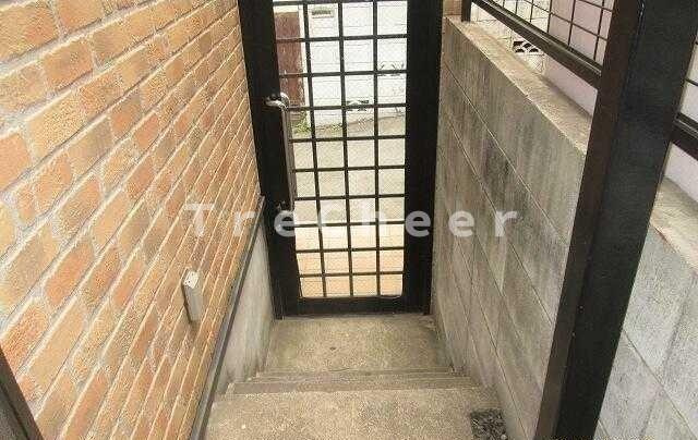 ライフピア目白台2のエントランス