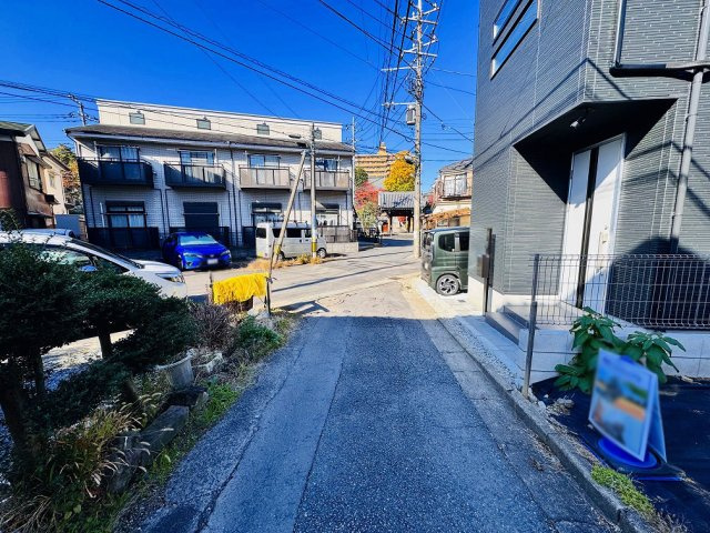 【前面道路含む現地写真】 | 和光市白子2丁目　建築条件付売地（成増店） | スーパーやディスカウントショップ等の買い物施設が充実した生活しやすい住環境