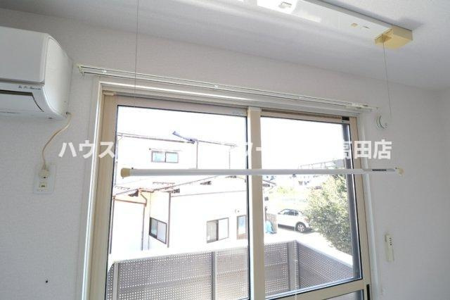 Ａｚｎａｂｌｅ Ａの居間・リビング|室内物干し（参考同型103号室室内写真）
