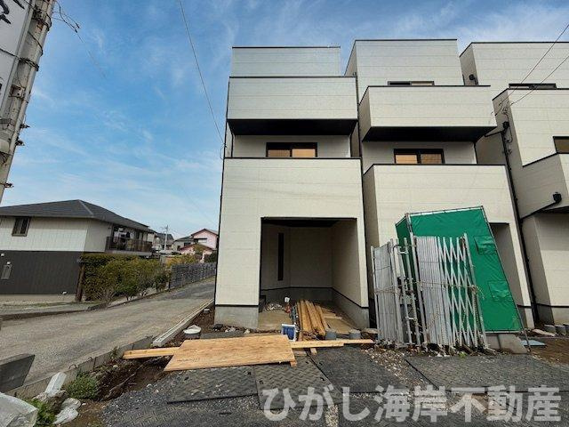 茅ヶ崎市柳島海岸　新築戸建　全６棟の外観|4月6日撮影　建築中　現地外観