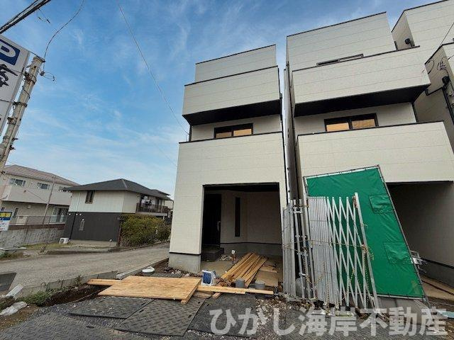 茅ヶ崎市柳島海岸　新築戸建　全６棟の外観|4月6日撮影　建築中　現地外観