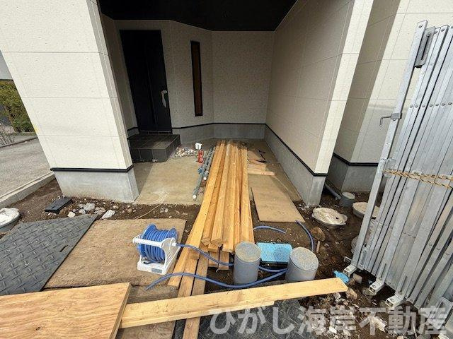 茅ヶ崎市柳島海岸　新築戸建　全６棟の前面道路含む現地写真|12月5日撮影　建築中　現地外観