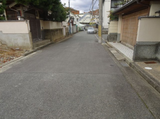 【前面道路含む現地写真】 | 川西市平野1丁目　建築条件無土地