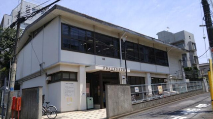 中野区立本町図書館まで304m