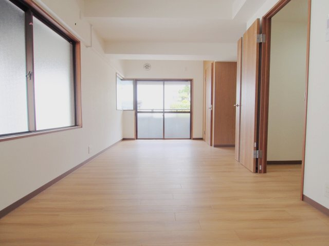 セブンハイツの居間・リビング